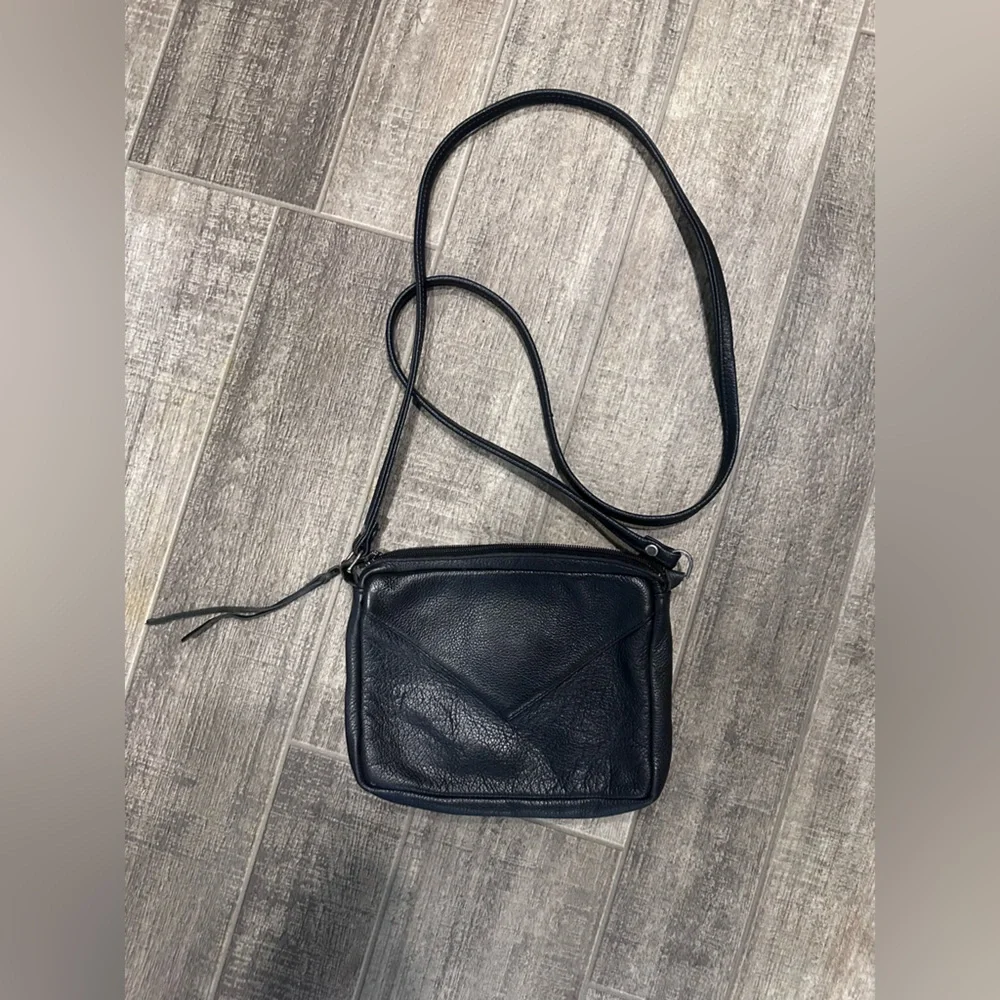 Harley-Davidson Black Crossbody Bag with Silver Accents - Picture 5 of 5